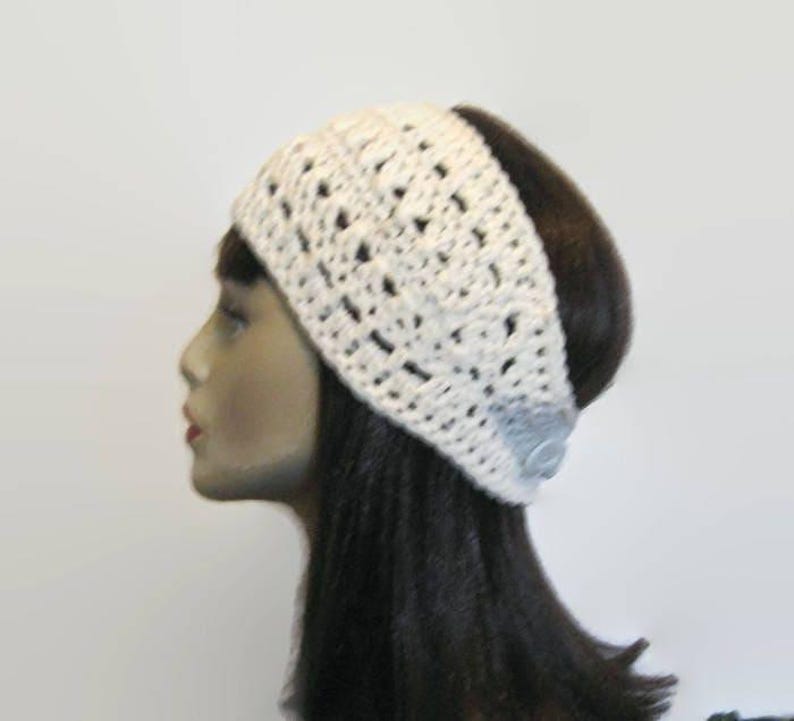 Diadema color crema con flor Calentador de orejas color crema Diadema de crochet Diadema de punto color marfil Diadema color crema Calentador de orejas de crochet color crema Diadema color blanco roto imagen 2