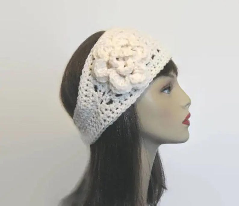 Diadema color crema con flor Calentador de orejas color crema Diadema de crochet Diadema de punto color marfil Diadema color crema Calentador de orejas de crochet color crema Diadema color blanco roto imagen 1