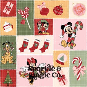 Puede incluir: Un collage digital de ilustraciones navideñas con Mickey Mouse, Minnie Mouse y Pluto. Los elementos incluyen bastones de caramelo, calcetines etiquetados como Mickey, Minnie y Pluto, adornos, un árbol y el texto Sparkle & magic Co.