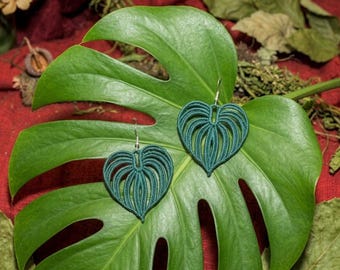 Boucles d'oreilles Monstera en dentelle verte | Boucles d'oreilles pendantes en forme de feuille | Broderie légère comme une plume | Acier inoxydable ou argent 925 | Cadeau idéal pour les amoureux des plantes