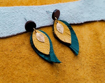 Boucles d'oreilles en cuir coloré en forme de feuille, effet superposé | faites main | laiton plaqué or | clous en acier inoxydable | cuir recyclé | ultra-légères