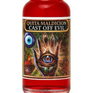 Könnte beinhalten: Kleine Glasflasche gefüllt mit einer leuchtend roten Flüssigkeit, bedeckt mit einem schwarzen Deckel. Das Etikett zeigt den Text "QUITA MALDICION CAST OFF EVIL" und eine Illustration einer Hand mit einem Auge in der Handfläche.