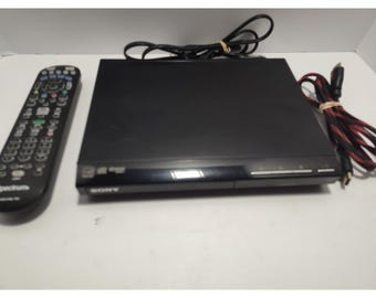 Reproductor de DVD Sony DVP-SR510H compacto con escalado HDMI a 1080p y control remoto. ¡Funciona de maravilla!