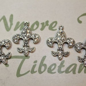 6 stuks per verpakking 20x18mm met 3mm lus Helder Strass Fleur de Lis Charms in antiek Zilver loodvrij Pewter