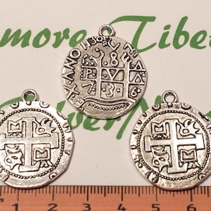 4 pcs per pack 30mm Reversible Round solids Spanish Colonial Coin Charm Antique Silver Lead free Pewter
