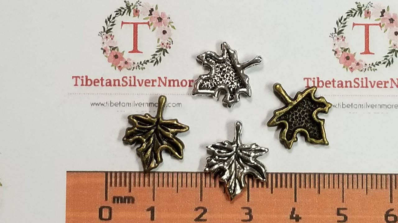 1パック16個入り 18 x 14 mm メープルリーフチャーム