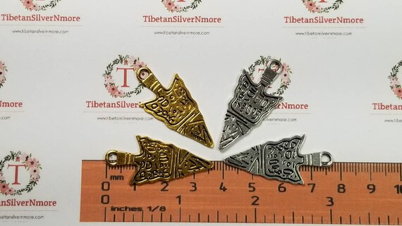 1 パックあたり 12 個、37 x 17 mm の古代の矢じりチャーム