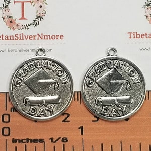 6 piezas por paquete de 22mm Diploma de graduación moneda Encanto plata antigua acabado plomo sin plomo