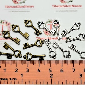 36 stuks 20x6mm Tiny Skeleton Key Charm Antiek Zilver of Brons Afwerking Loodvrij Pewter