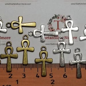 16 stuks per verpakking 16x10mm kleine Ankh-kruisbedel in antiek zilver en antiek brons loodvrij tin