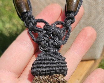 Briljante houtsteen - handgemaakte macraméketting