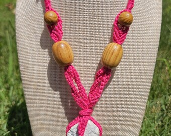 Howlite - handmade macrame necklace