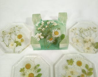 Handgefertigte Untersetzer aus Epoxidharz mit Untersetzerhalter