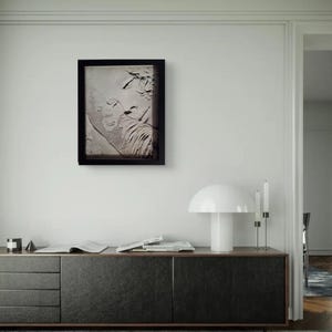 8x10 Inramat Vintage Original inramat tryck föreställer Elvis Presley när han uppträder på scen med sin gitarrist, Scotty Moore, den 31 juli 1955 bild 1