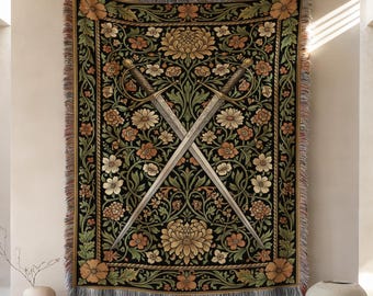 Tkany koc ze skrzyżowanymi mieczami w stylu średniowiecznym, kwiatowy gobelin w stylu gotyckim, dekoracja ścienna w stylu wojownika, prezent dla gracza fantasy D&D