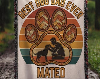 Coperta tessuta personalizzata per papà di cani, "Il miglior papà di cani di sempre", con impronte di zampe e strisce retrò, regalo personalizzato per la festa del papà per gli amanti degli animali.