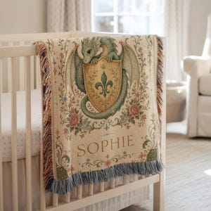 Personalisierte Drachen Baby gewebte Decke, Floral Royal Crest Kinderzimmer Überwurf, benutzerdefinierte Märchen Name Decke, Fantasy Baby Mädchen Andenken Geschenk