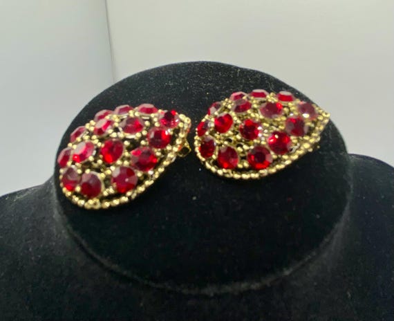 Signed Weiss Ruby Red Rhinestone Earrings • Vinta… - image 4