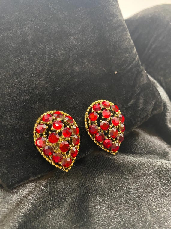 Signed Weiss Ruby Red Rhinestone Earrings • Vinta… - image 3