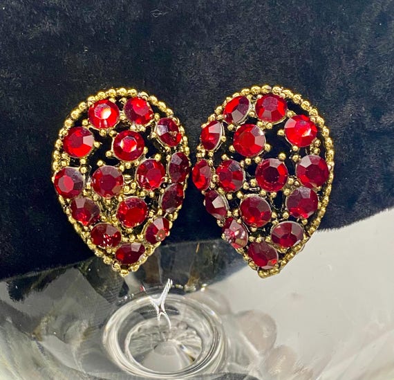 Signed Weiss Ruby Red Rhinestone Earrings • Vinta… - image 1