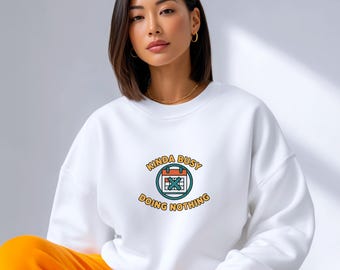 Camiseta gráfica divertida - Algo ocupado sin hacer nada, camiseta sarcástica