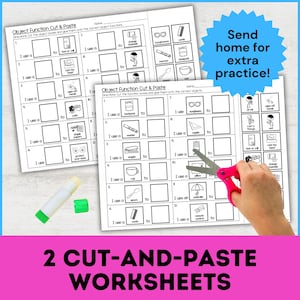 Pu&ograve; includere: Due fogli di lavoro "Object Function Cut & Paste" con frasi da completare e immagini di oggetti. Sono visibili anche uno stick di colla e delle forbici. I fogli di lavoro sono progettati per un'ulteriore pratica.