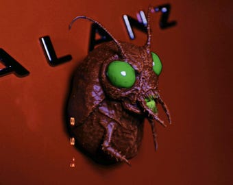 Caraphract The Cockroach King magnet