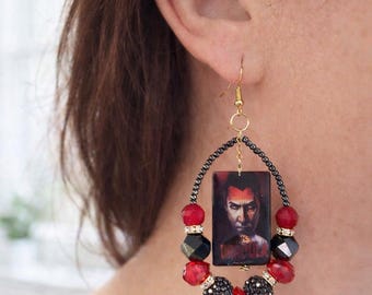 Set coordinato di orecchini e collana con poster del film classico Dracula