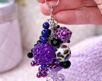 Portachiavi con ciondolo di perline / accessorio per borsa con brillantini viola