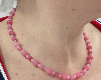 Collana di perline di giada rosa con perline decorative di quarzo rosa / Fatta a mano