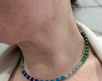 Collana di perline di vetro multicolore / Girocollo colorato fatto a mano / Collana di perline blu e verdi / Regalo per lei
