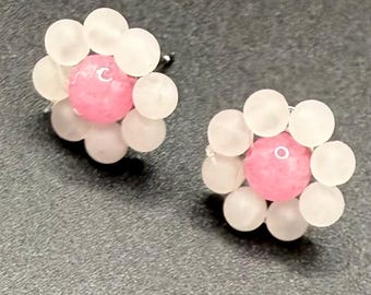 Orecchini a grappolo in giada rosa e opale • Orecchini a perno boho da sogno