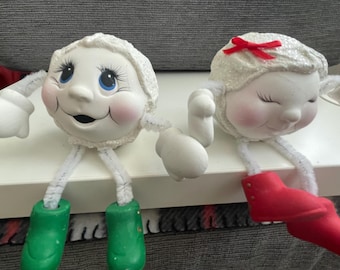 vintage ceramic anthropomorphic "Noggins" snowball shelf sitters. Set of 2