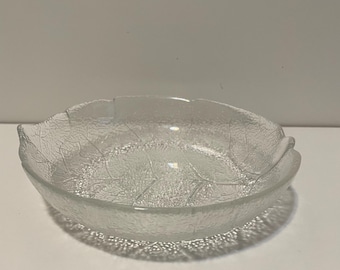Vintage  Arcoroc Aspen clear glass plate with a leaf motif.