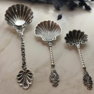 Juego de cucharas de plata: cucharas de servir artesanales con forma de concha festoneada para ocasiones especiales y regalos.