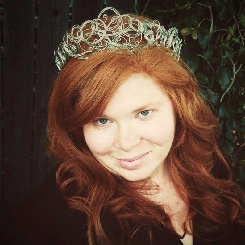 Silver tone wire queen princess crown