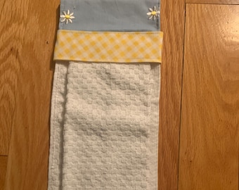 The "Let's Hang Out Towel" - Daisy on Blue