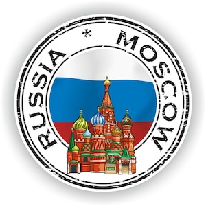 Puede incluir: Un sello circular en blanco y negro con las palabras "Rusia" y "Moscú" en un círculo alrededor de una bandera rusa roja, azul y blanca y una representación de la Catedral de San Basilio en Moscú.