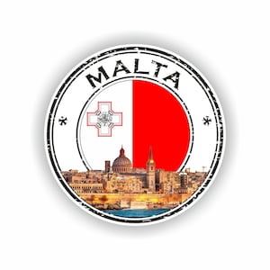 Może przedstawiać: Okrągła, czerwono-biało-czarna pieczątka z napisem "MALTA" czarnymi literami. Pieczątka przedstawia flagę maltańską i panoramę Valletty, stolicy Malty.