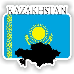 Op de afbeelding: Een sticker met de vlag van Kazachstan. De vlag is blauw met een gele zon en een gestileerde gouden adelaar. De omtrek van Kazachstan is in zwart onder de vlag weergegeven. Het woord "KAZAKHSTAN" is in zwart bovenaan de sticker gedrukt.