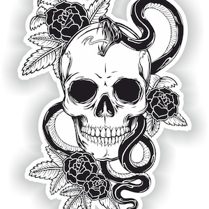 Peut inclure: Illustration en noir et blanc d'un crâne humain avec un serpent enroulé autour de lui. Le crâne est entouré de roses et de feuilles.