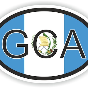Op de afbeelding: Een blauwe en witte ovale sticker met de letters GCA in het zwart. Het midden van de sticker toont het wapen van Guatemala, dat een groene vogel, een rol met de tekst "LIBERTAD 15 DE SEPTIEMBRE DE 1821" en gekruiste zwaarden bevat.