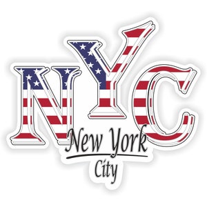 Könnte beinhalten: NYC in fetten weißen Buchstaben mit einem rot-weiß-blauen amerikanischen Flaggenmuster. Der Text "New York City" ist in einer kursiven Schrift unter den Buchstaben geschrieben.