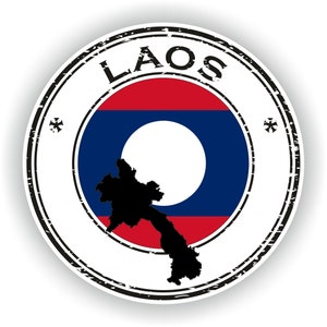 Puede incluir: Un sello redondo, desgastado, en blanco y negro con la palabra "LAOS" en un círculo negro. El centro del sello presenta la bandera de Laos con una silueta negra del mapa del país.
