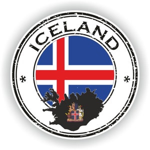 Op de afbeelding: Een ronde, zwart-witte stempel met het woord "ICELAND" in een cirkel rond de IJslandse vlag en een zwart silhouet van de omtrek van het land.
