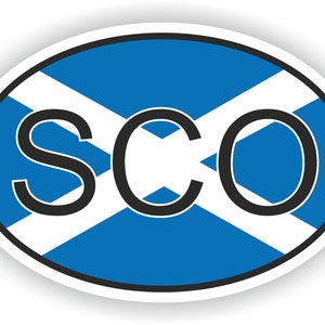 Könnte beinhalten: Ein blauer ovaler Aufkleber mit einem weißen diagonalen Kreuz und dem Wort "SCO" in schwarzen Buchstaben.