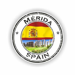 Può includere: Un adesivo rotondo con la bandiera spagnola e una rappresentazione di rovine romane. Le parole "Mérida" e "Spain" sono stampate in un motivo circolare attorno all'immagine centrale, con un'estetica vintage.
