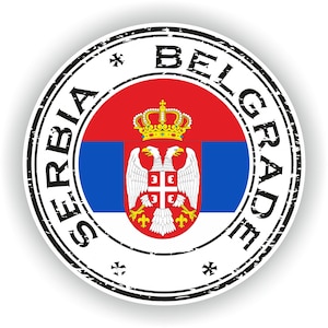 Könnte beinhalten: Ein abgerundeter Stempel mit dem Text "Serbien Belgrad" um eine Darstellung der serbischen Flagge. Die Flagge zeigt ein rot-blau-weißes Tricolor-Design mit dem Staatswappen in der Mitte.