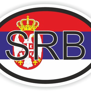 Może przedstawiać: Biała owalna naklejka z czarną ramką. Naklejka przedstawia flagę serbską z literami "SRB" w kolorze czarnym nałożonymi na flagę.
