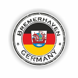 Może przedstawiać: Okrągła naklejka z herbem miasta Bremerhaven, Niemcy. Herb zawiera statek, kotwicę i rybę, na tle barw flagi Niemiec: czarnej, czerwonej i żółtej. Słowa "BREMERHAVEN GERMANY" są wydrukowane na obrzeżu.